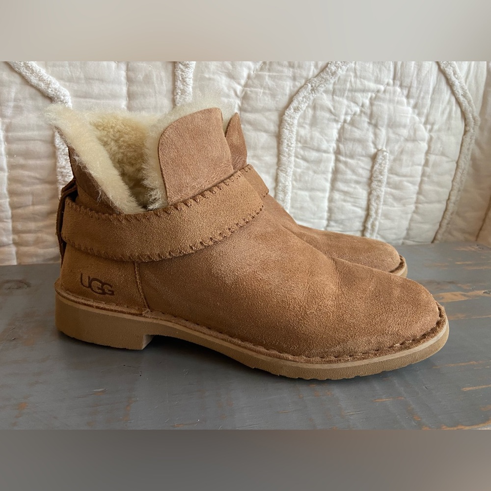 UGG McKay Sherpa boots- size 8.5